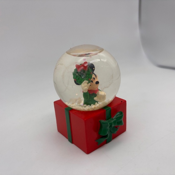 Disney Parks Mickey Mouse Christmas Present and Wreath Mini Water Snow Globe - Picture 2 of 9